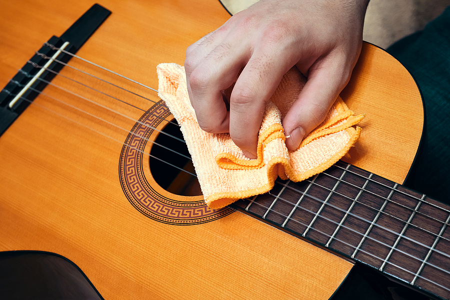 polishing guitar fretboard