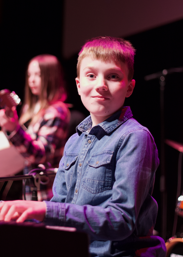 guitar teacher help students performance