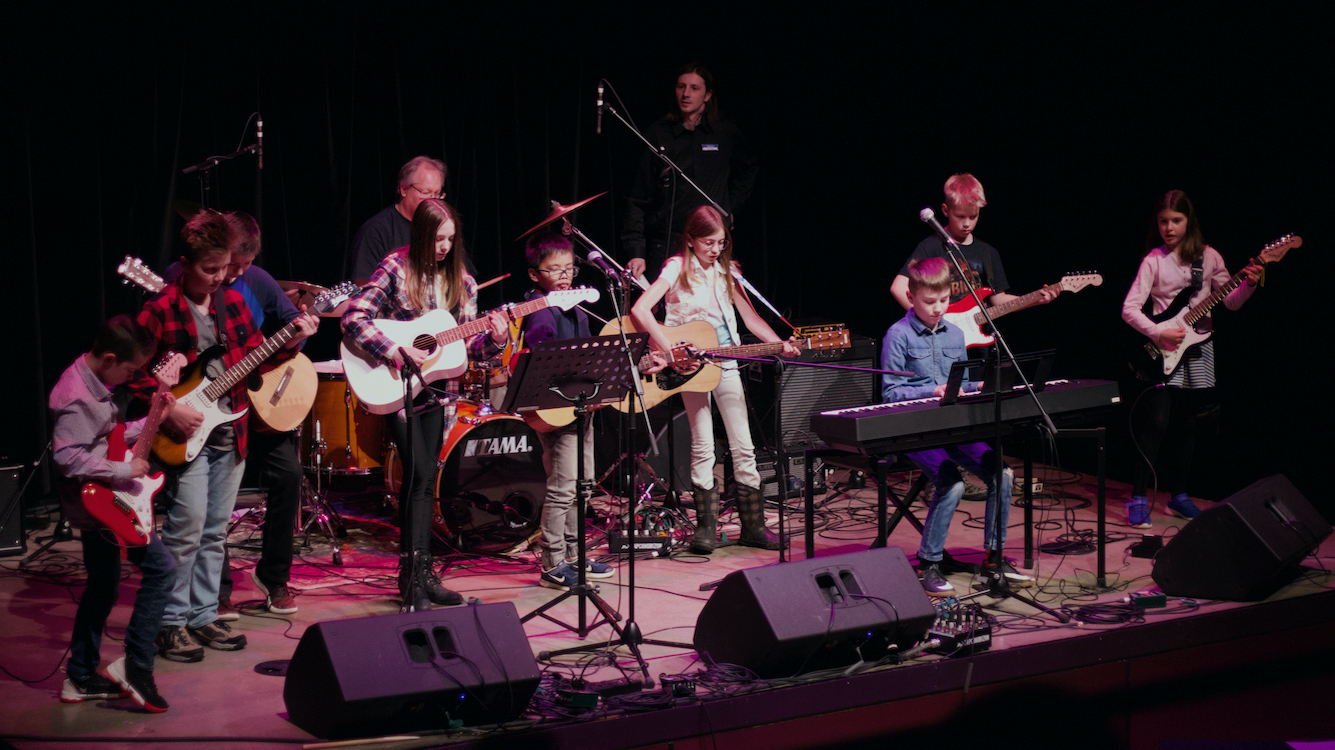 guitar students group performance